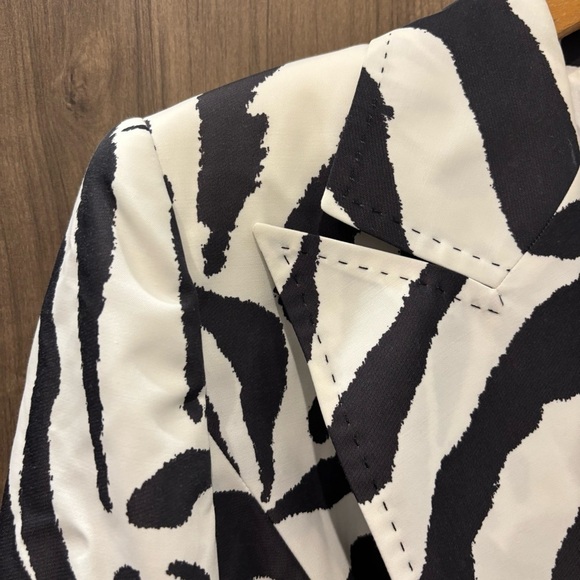 Escada Black and White Zebra Print Blazerr Jacket size 44 .. US 14 - Picture 3 of 11